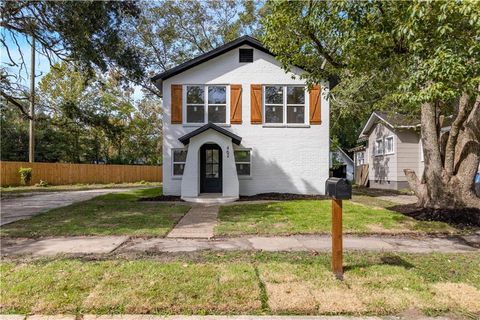Photo of 462 Rickarby Street, Mobile, AL 36606 (MLS # 7673945)
