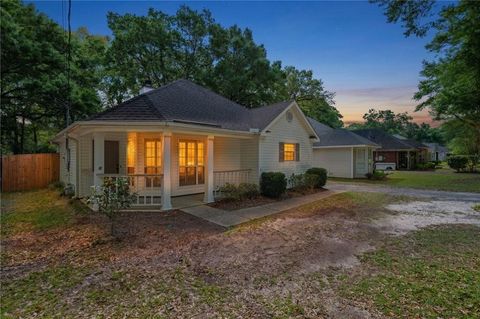 Photo of 1055 Mcneil Avenue, Mobile, AL 36609 (MLS # 7747135)