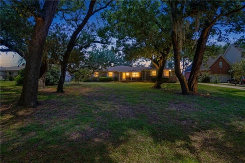 Photo of 9182 Bay View Drive, Lillian, AL 36549 (MLS # 7830515)