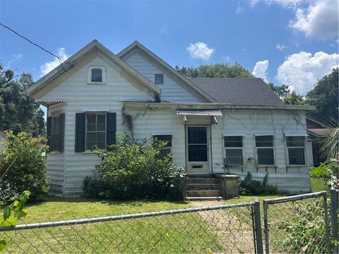 Photo of 1813 Old Shell Road, Mobile, AL 36607 (MLS # 7610359)