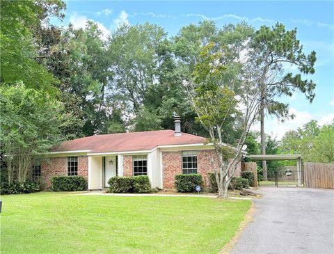 Photo of 8070 Middle Ring Road, Mobile, AL 36619 (MLS # 7614221) Photo of 8070 Middle Ring Road, Mobile, AL 36619 (MLS # 7614221)