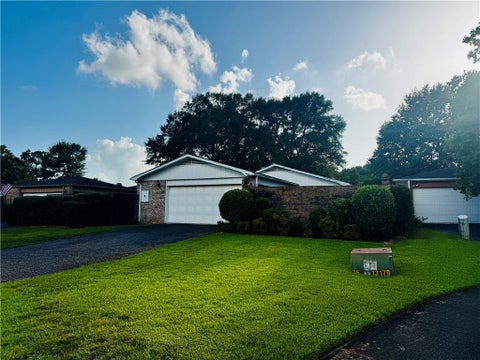 Photo of 8 Cobblestone Way W, Mobile, AL 36608 (MLS # 7810444)