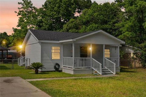 Photo of 2714 Moot Avenue, Mobile, AL 36606 (MLS # 7763502)