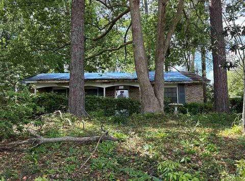 Photo of 521 Holiday Avenue, Chickasaw, AL 36611 (MLS # 7765361)