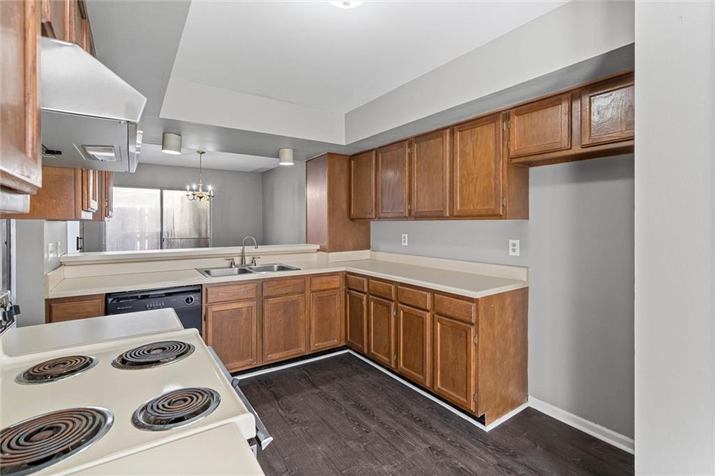 6701 Dickens Ferry Road 100 - Photo 2