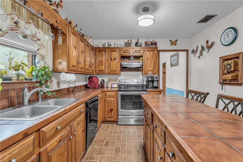 Mobile, Alabama 36618, United States, 3 Bedrooms Bedrooms, ,2 BathroomsBathrooms,Residential,Active,156561