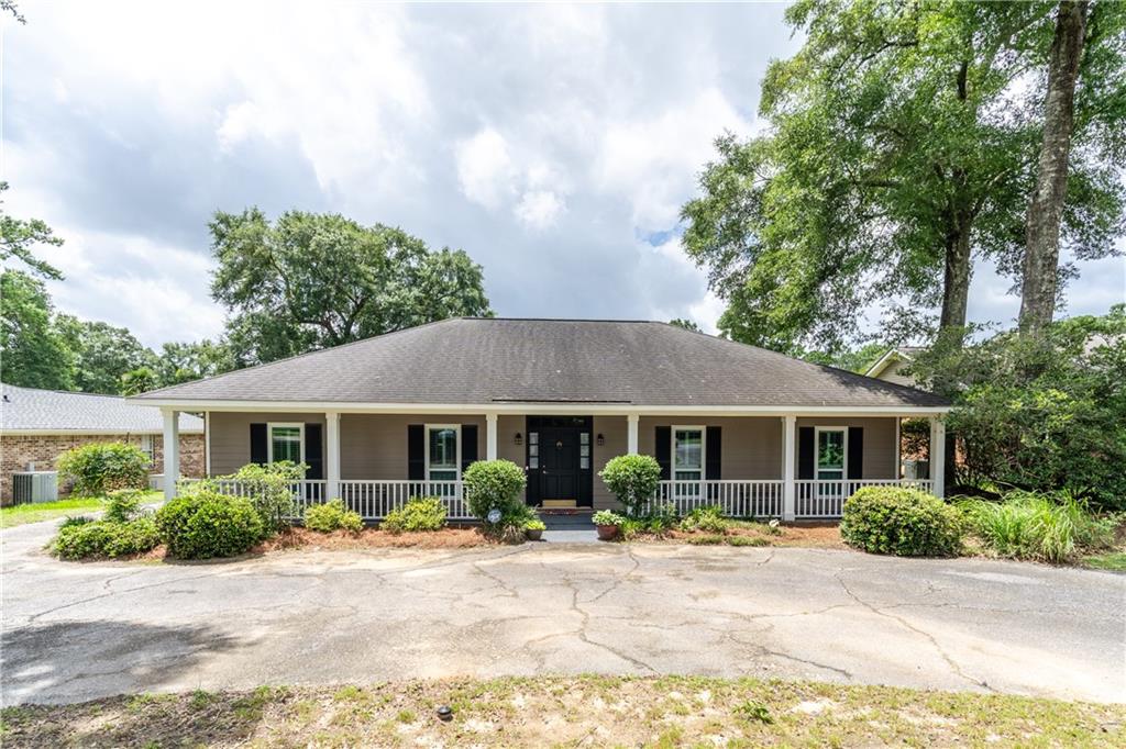 Photo 1 of 42 — 4105 Lake Circle S, Mobile, AL 36693