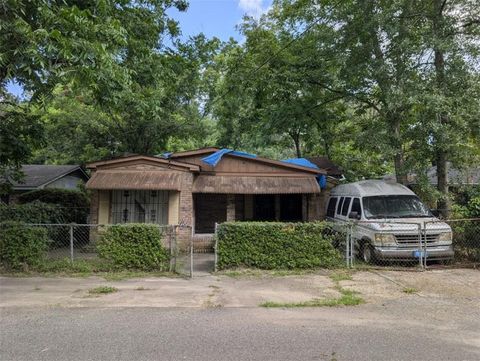 Photo of 1722 Mccants Avenue, Mobile, AL 36610 (MLS # 7800375)
