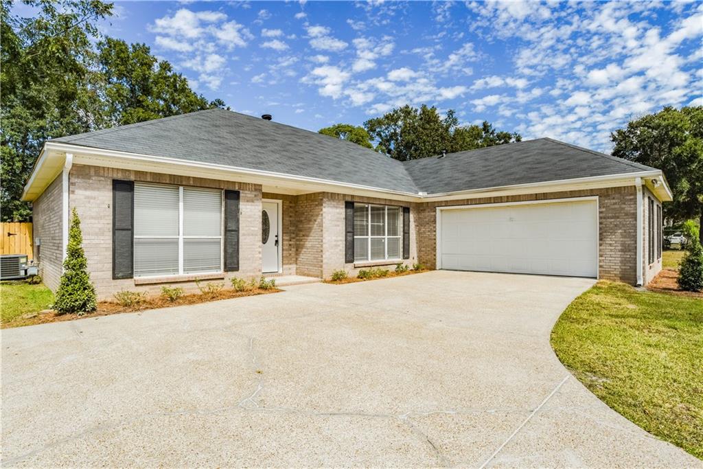 Photo 1 of 29 — 8690 Irongate Way, Mobile, AL 36695