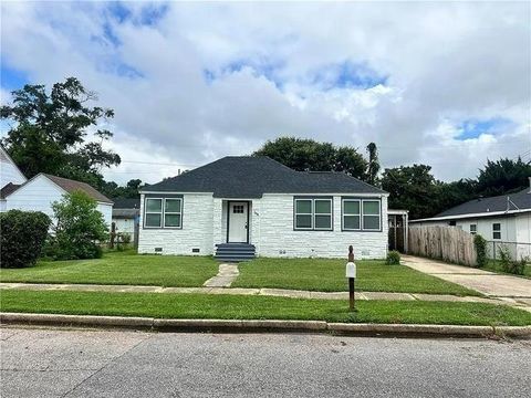 Photo of 1304 Cloverleaf Circle, Mobile, AL 36605 (MLS # 7702006)