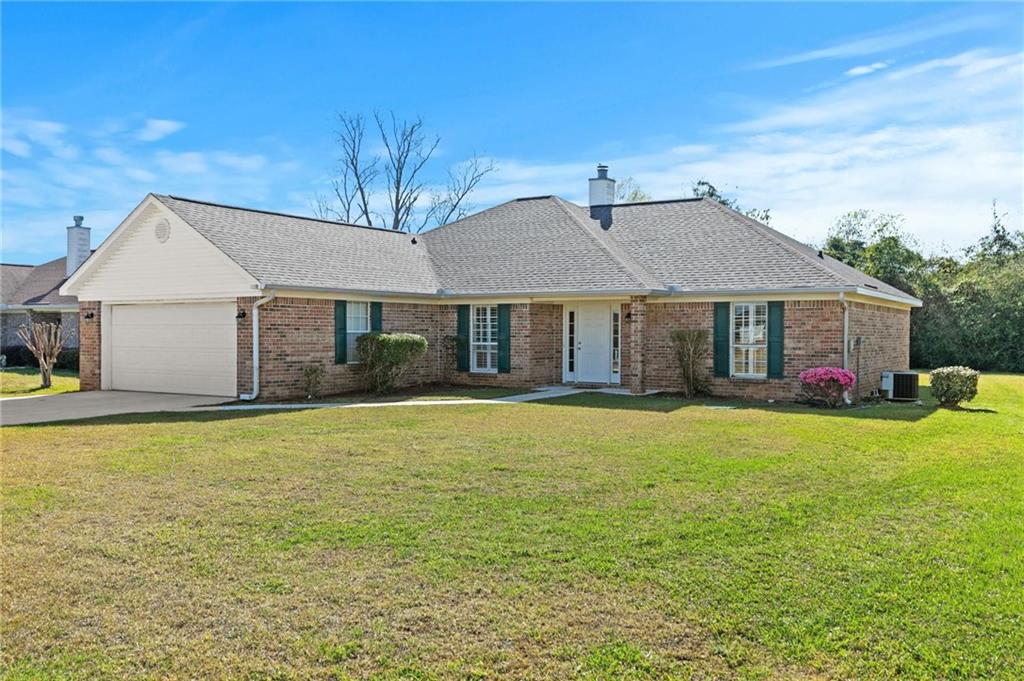 Photo 1 of 27 — 3180 Bloomington Drive, Mobile, AL 36695