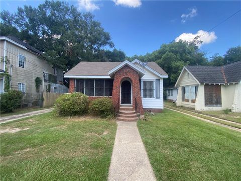 Photo of 560 Michigan Avenue, Mobile, AL 36604 (MLS # 7643696) Photo of 560 Michigan Avenue, Mobile, AL 36604 (MLS # 7643696)