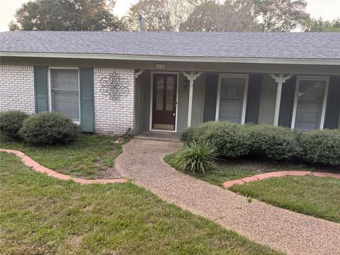 Photo of 2020 Cathedral Way, Mobile, AL 36695 (MLS # 7670942) Photo of 2020 Cathedral Way, Mobile, AL 36695 (MLS # 7670942)