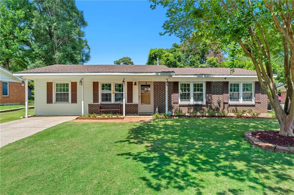 Photo 1 of 16 — 657 Raines Drive, Mobile, AL 36609