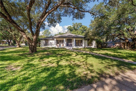 Photo of 424 Hounds Run W, Mobile, AL 36608 (MLS # 7841287)