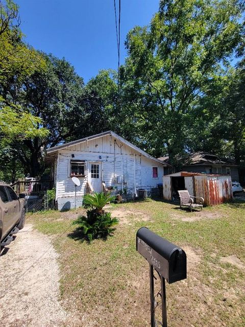 Photo of 15 Gulf Street, Chickasaw, AL 36611 (MLS # 7663556) Photo of 15 Gulf Street, Chickasaw, AL 36611 (MLS # 7663556)