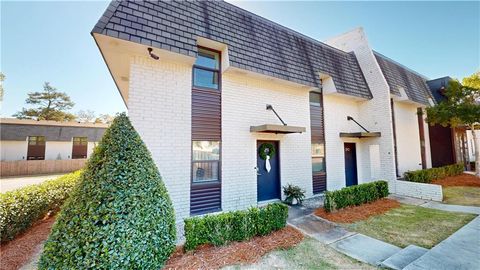 Photo of 3655 Old Shell Road #211, Mobile, AL 36608 (MLS # 7714178)