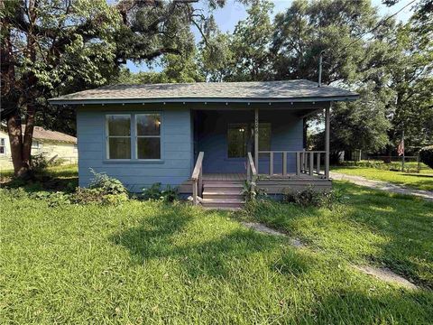 Photo of 306 Hillside Drive, Chickasaw, AL 36611 (MLS # 7787441)