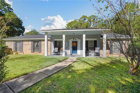 Photo of 1629 Carlisle Drive W, Mobile, AL 36618 (MLS # 7677705)