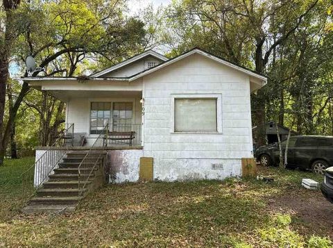 Photo of 109 Hillside Drive, Chickasaw, AL 36611 (MLS # 7744176)