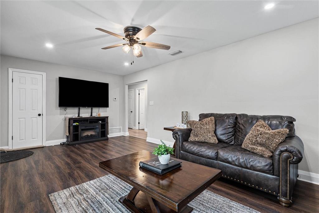 1508 Phillips Lane - Photo 4