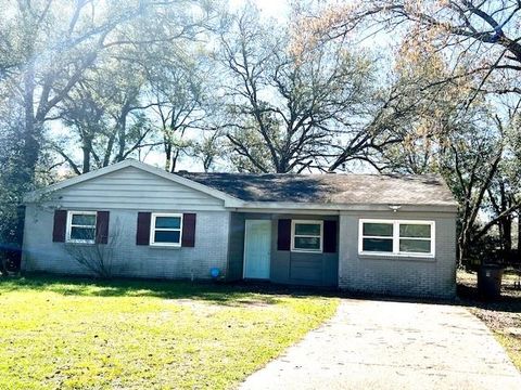 Photo of 4077 Lancewood Drive S, Mobile, AL 36609 (MLS # 7730086)