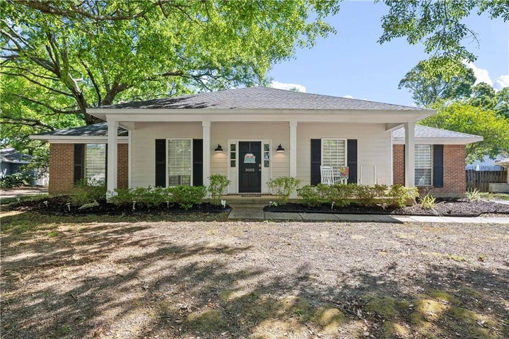 Photo 1 of 30 — 3005 Alexandria Court, Mobile, AL 36693