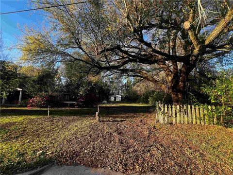 Photo of 1604 Robert E Lee Street, Mobile, AL 36605 (MLS # 7744866)
