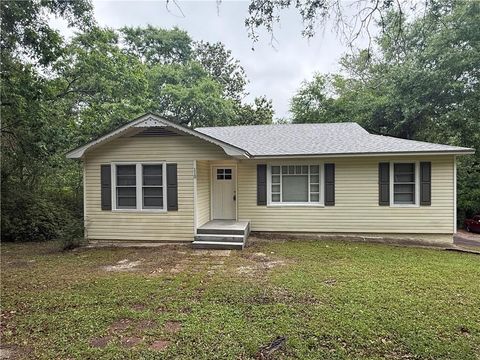 Photo of 110 Idlewood Drive, Chickasaw, AL 36611 (MLS # 7763262)