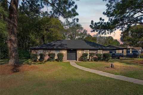 Photo of 3016 Colburn Drive, Mobile, AL 36606 (MLS # 7741696)