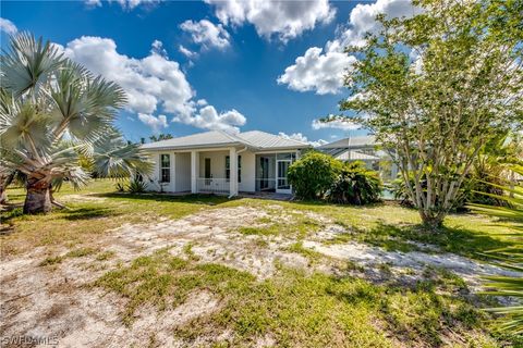 A home in BOKEELIA