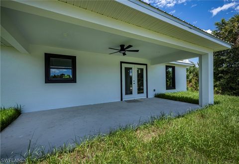 A home in LABELLE