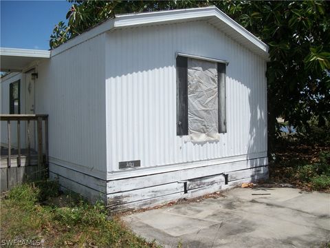 A home in MOORE HAVEN