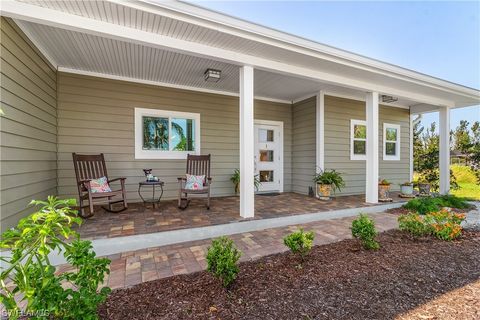 A home in BOKEELIA