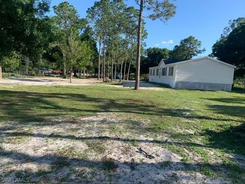 A home in CLEWISTON