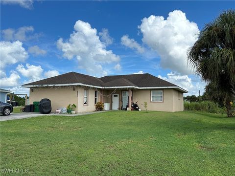 A home in LABELLE