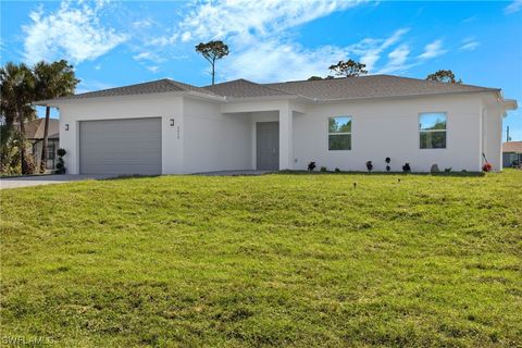 A home in LABELLE