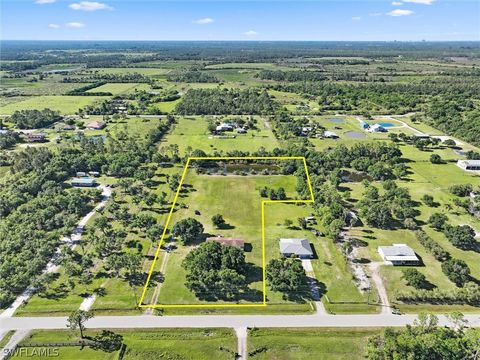 A home in PUNTA GORDA