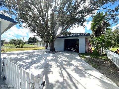 A home in PUNTA GORDA