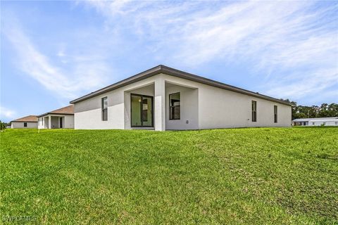 A home in LABELLE