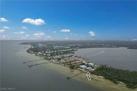 A home in BOKEELIA