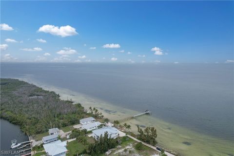 A home in BOKEELIA