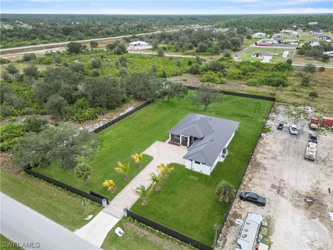 A home in LABELLE