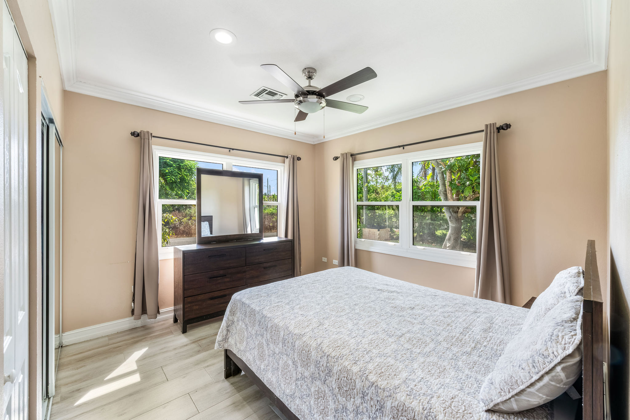 George Town, Cayman Islands, 4 Bedrooms Bedrooms, ,3 BathroomsBathrooms,Residential,Active,227234