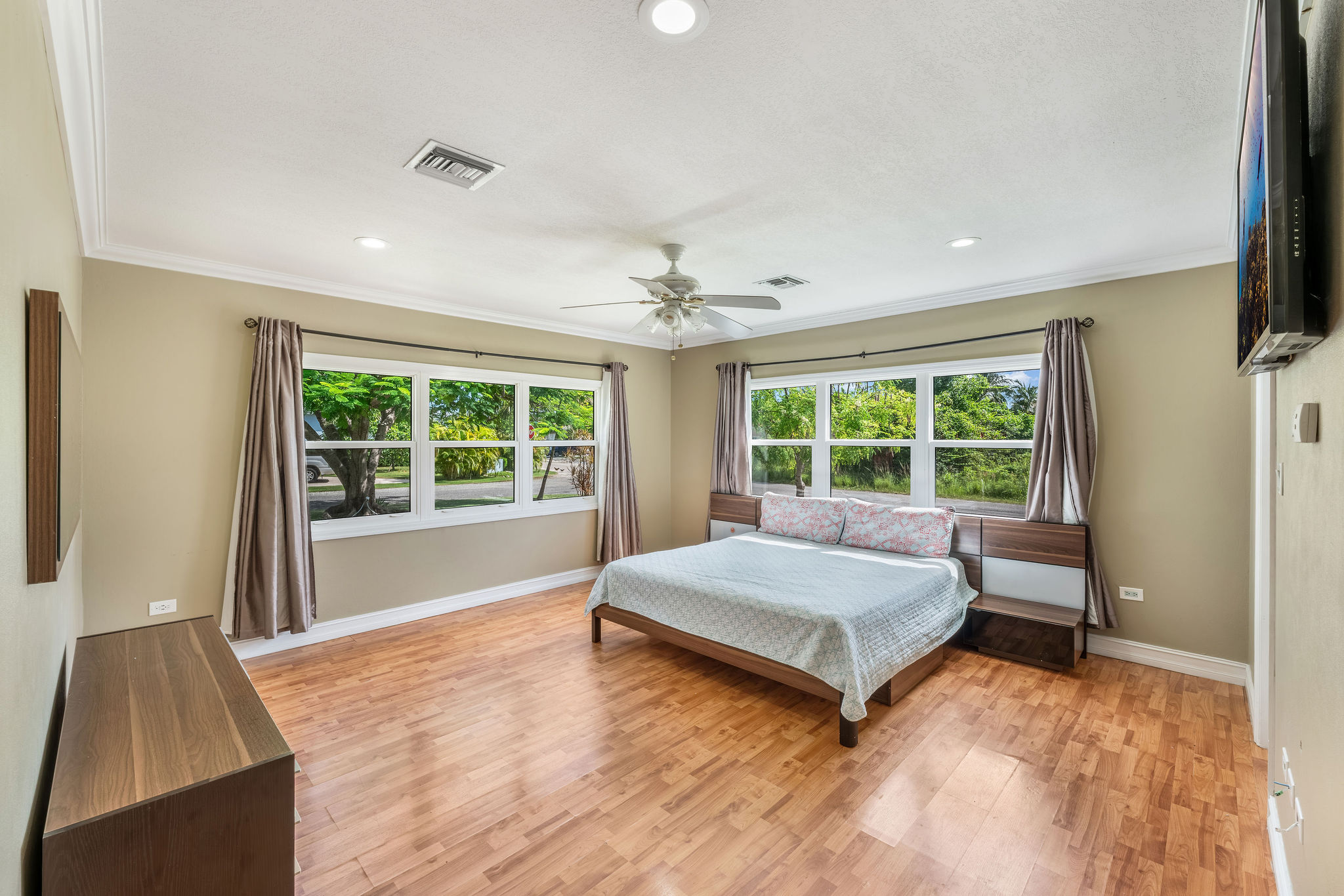 George Town, Cayman Islands, 4 Bedrooms Bedrooms, ,3 BathroomsBathrooms,Residential,Active,227234