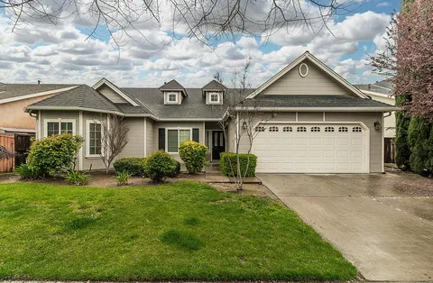 261 E Gibson Avenue, Reedley, CA 93654 - MLS#: 626728