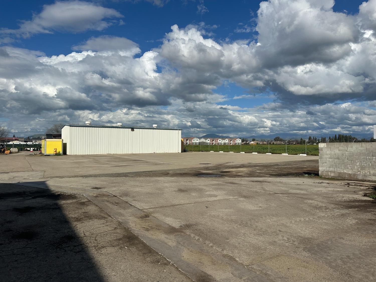 1260 S Buttonwillow Avenue