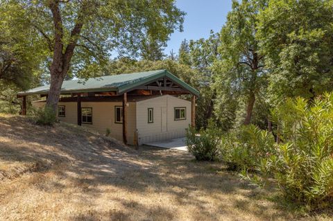 A home in Mariposa