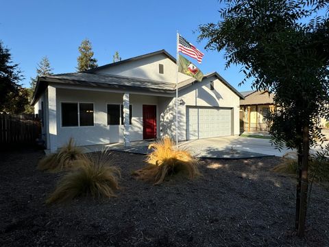 A home in Dinuba