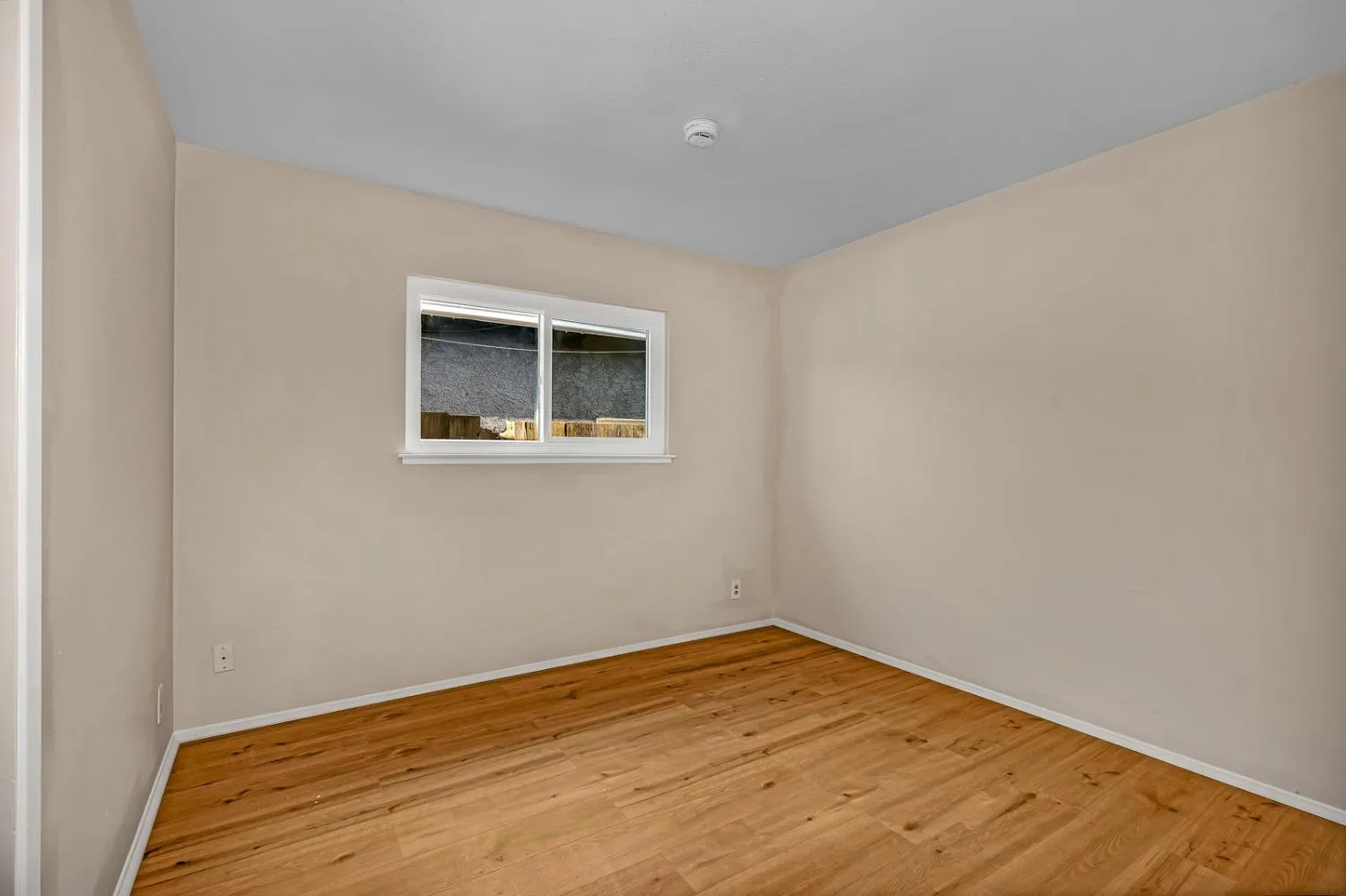 Coalinga, California 93210, United States, 3 Bedrooms Bedrooms, ,2 BathroomsBathrooms,Residential,Pending,28087